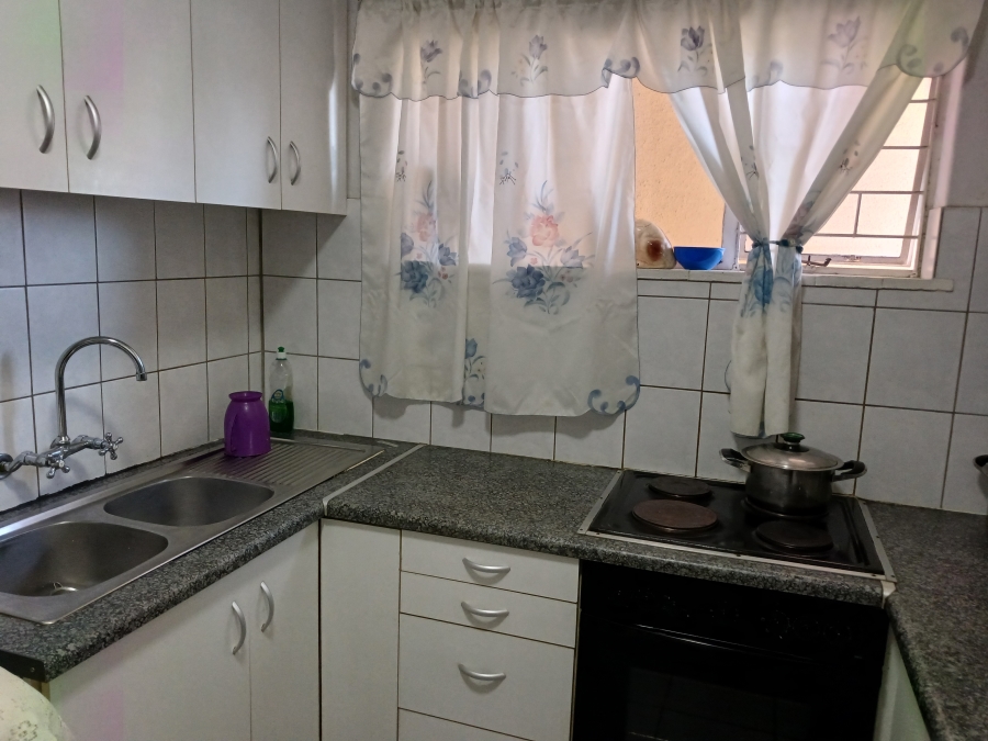 2 Bedroom Property for Sale in Goodwood Estate Western Cape